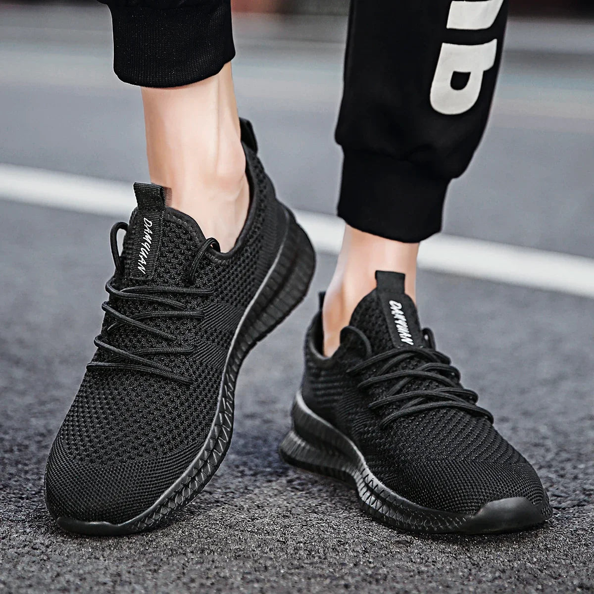 Hot Sale Ultralight Comfortable Casual Shoes Couple Unisex Breathable Walking Sneakers Soft designed for men women Size 36-46